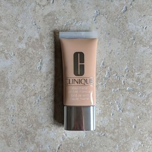 Clinique Stay-Matte Oil-Free Foundation